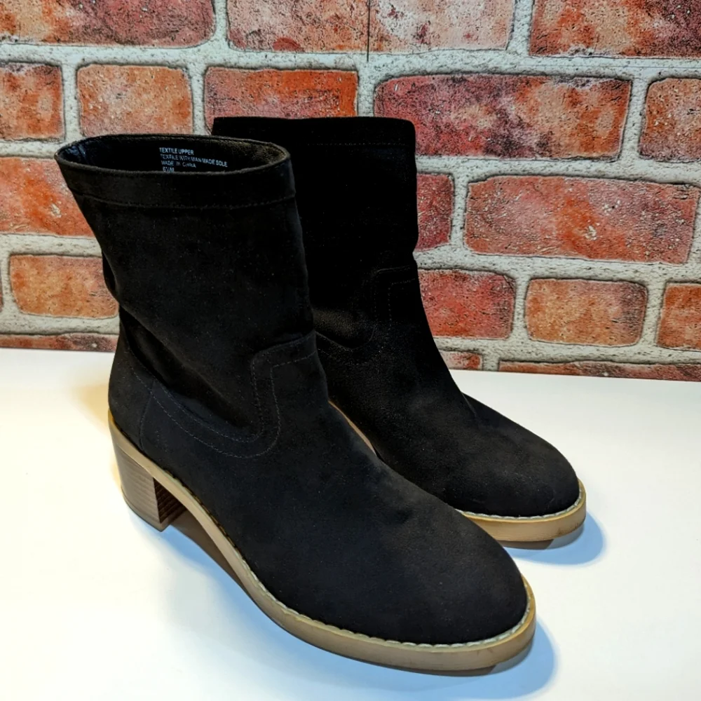 Loft Pull On Black Ankle Boots Size 6.5